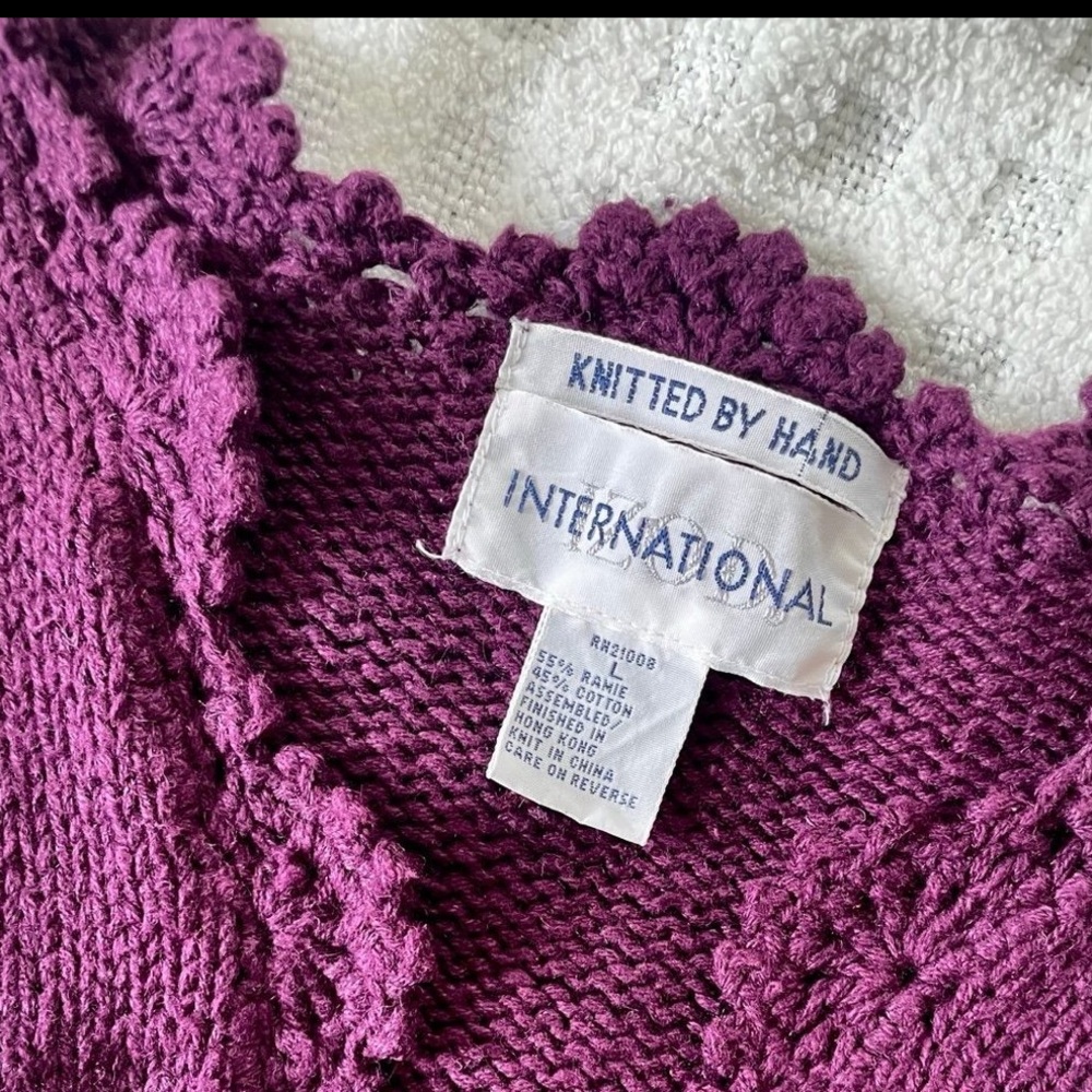 International Knitted by hand embroidery eggplant cardigan size L - Picture 11 of 11